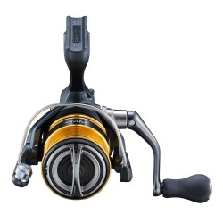 Shimano Sahara C2000S FJ Спининг макара Shimano Sahara C2000S FJ Спининг макара